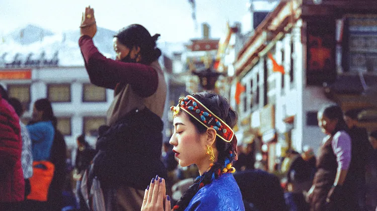 Chengdu, Daocheng, Lhasa, Nyingchi & Yamdrok Lake: G318 Small-Group Tour