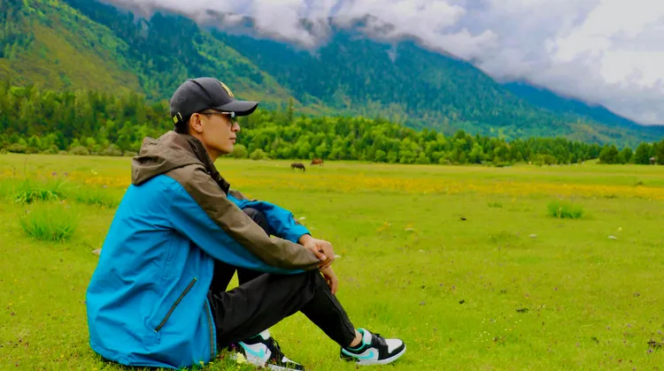 G318 Small-Group Tour: Xinduqiao, Daocheng, Bomi, Nyingchi, Yamdrok & Lhasa